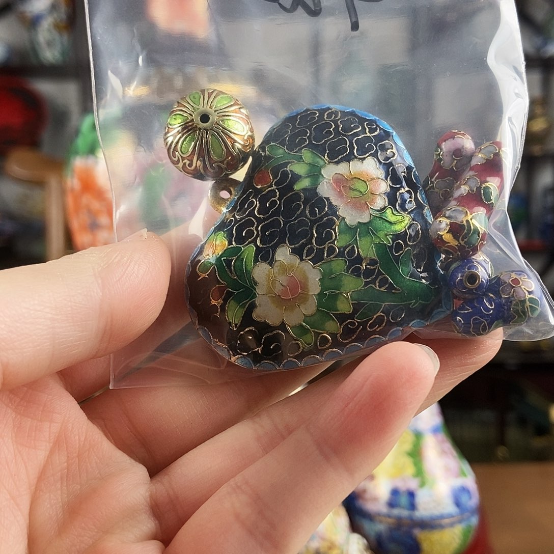 铜景泰蓝手镯一个➕珠子