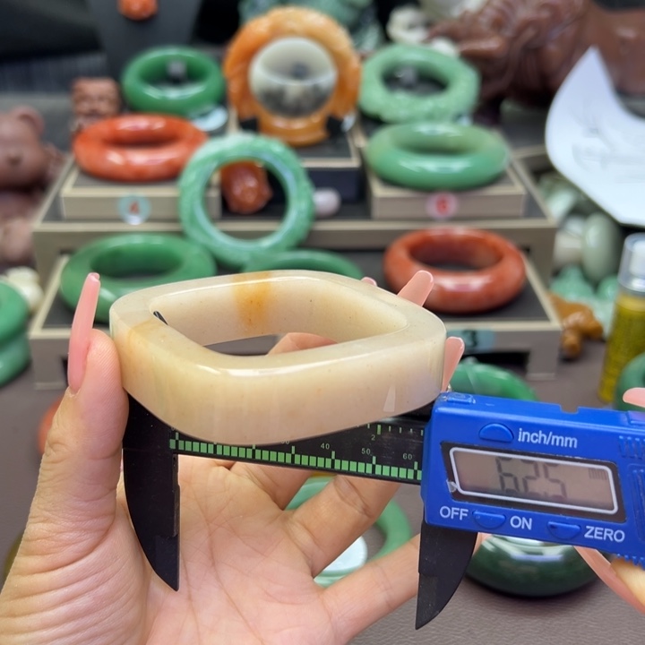 未镶嵌手镯石英岩玉