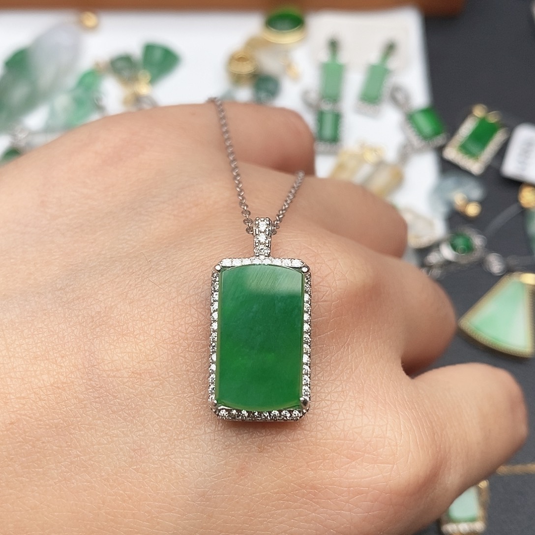 翡翠银S925镶嵌颈饰无事牌吊坠