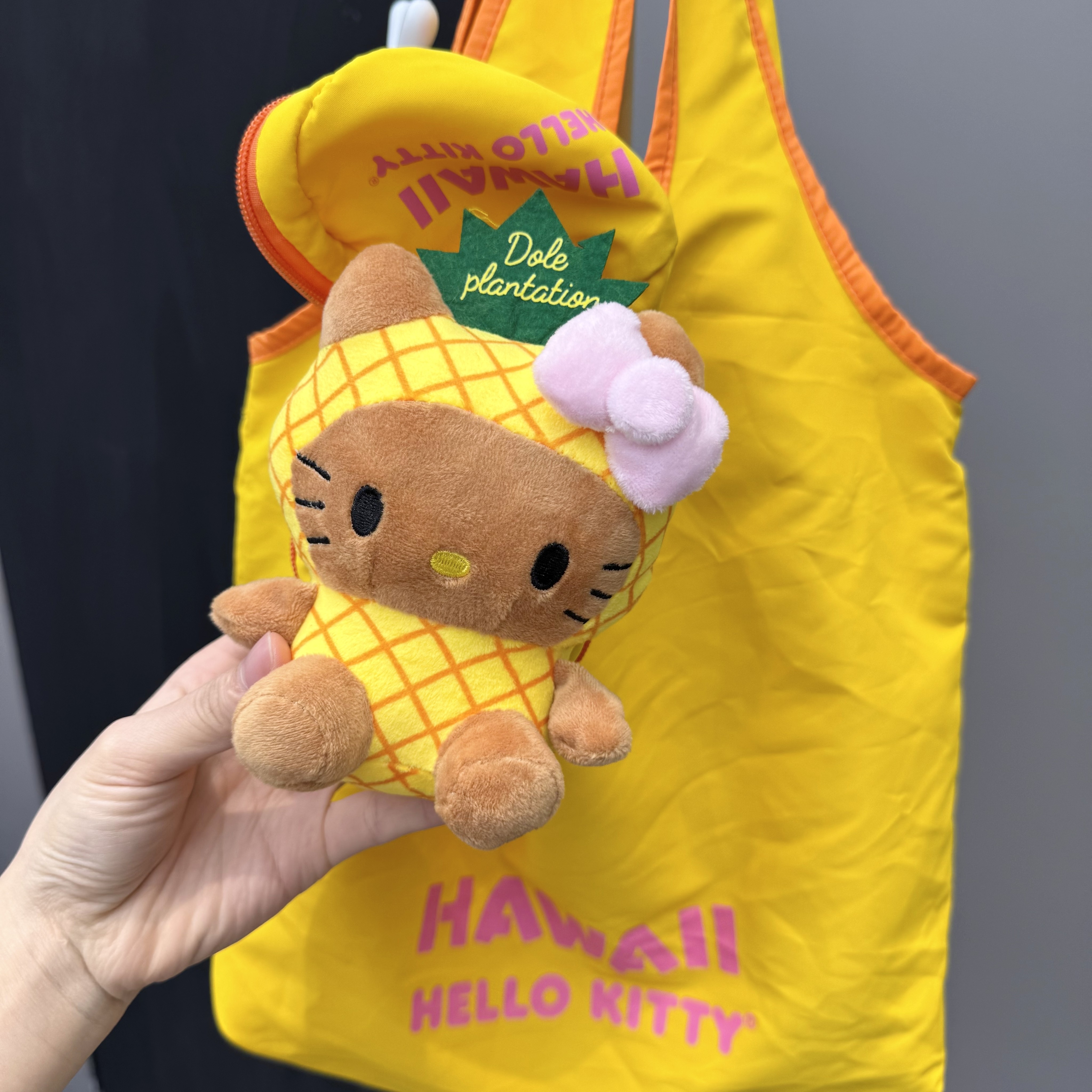 Mollylulu菠萝包黑皮kt猫挂件可折叠购物托特包