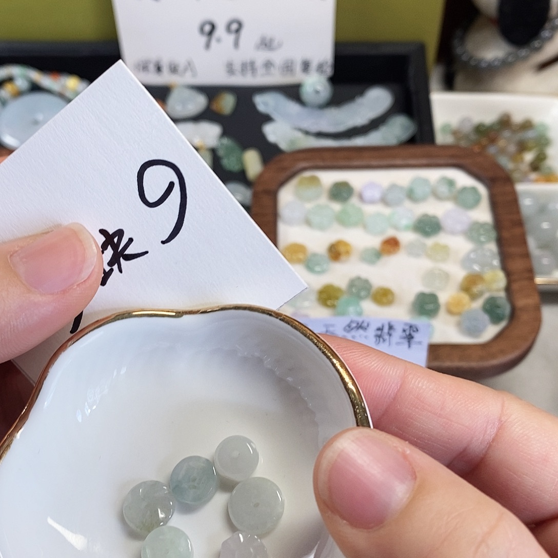 小***雷翡翠未镶嵌颈饰小滴溜