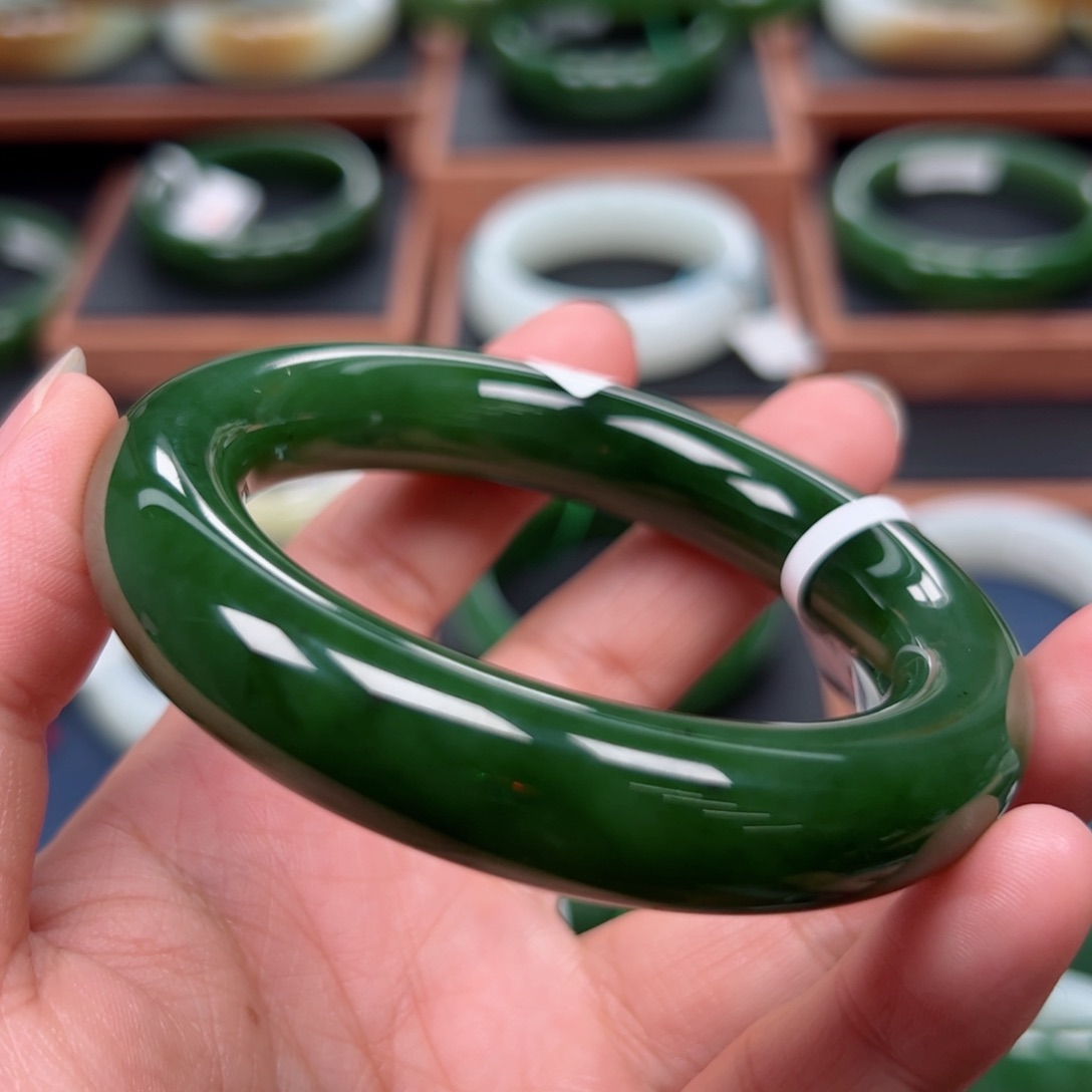 未镶嵌手镯和田玉（碧玉）