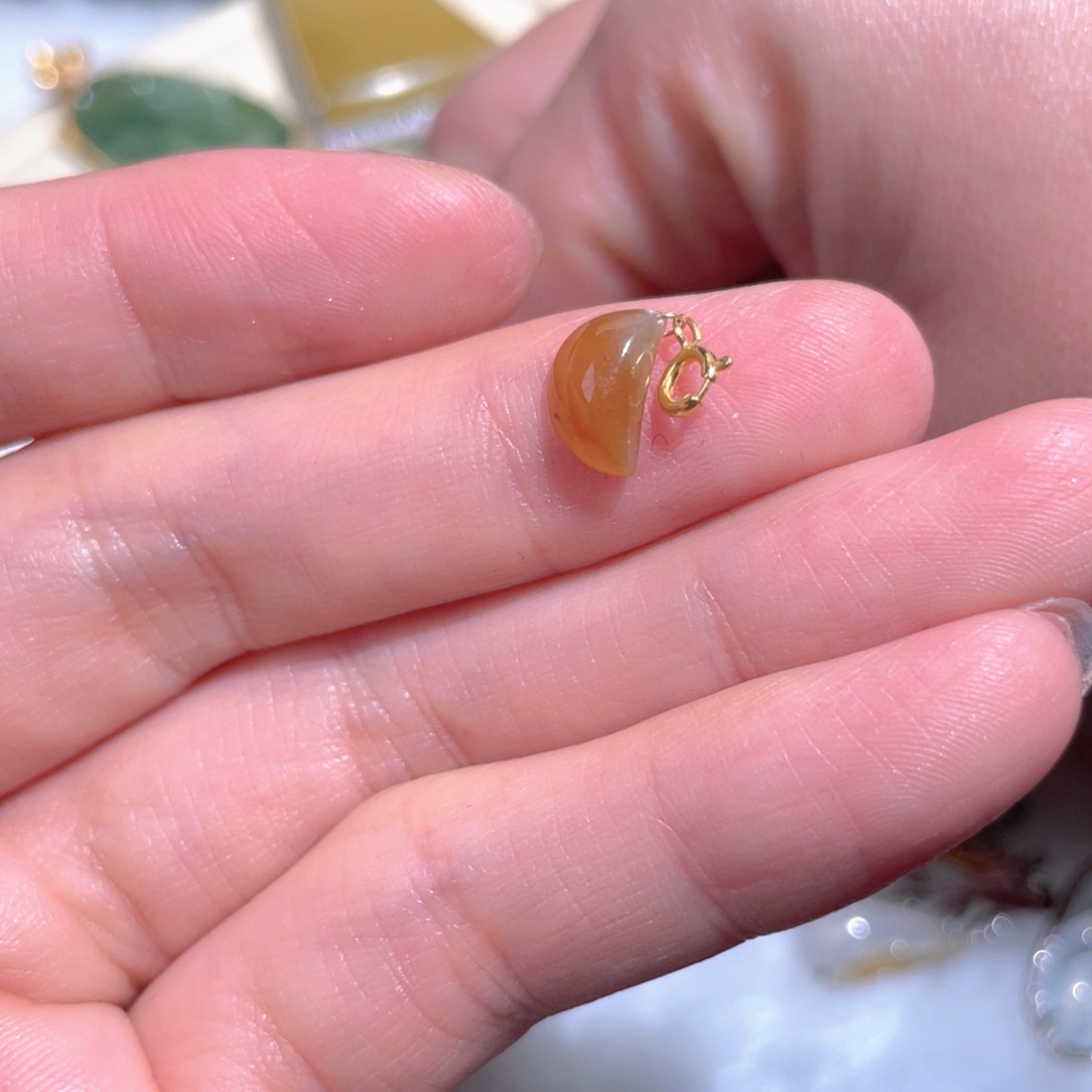 翡翠颈饰18K金镶嵌翡翠