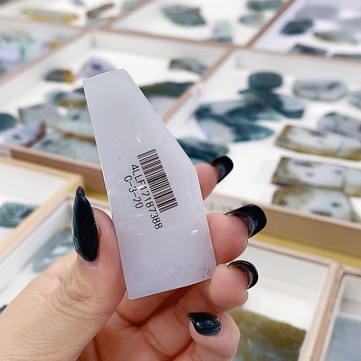 莯***瑶定制翡翠未镶嵌定制翡翠未镶嵌