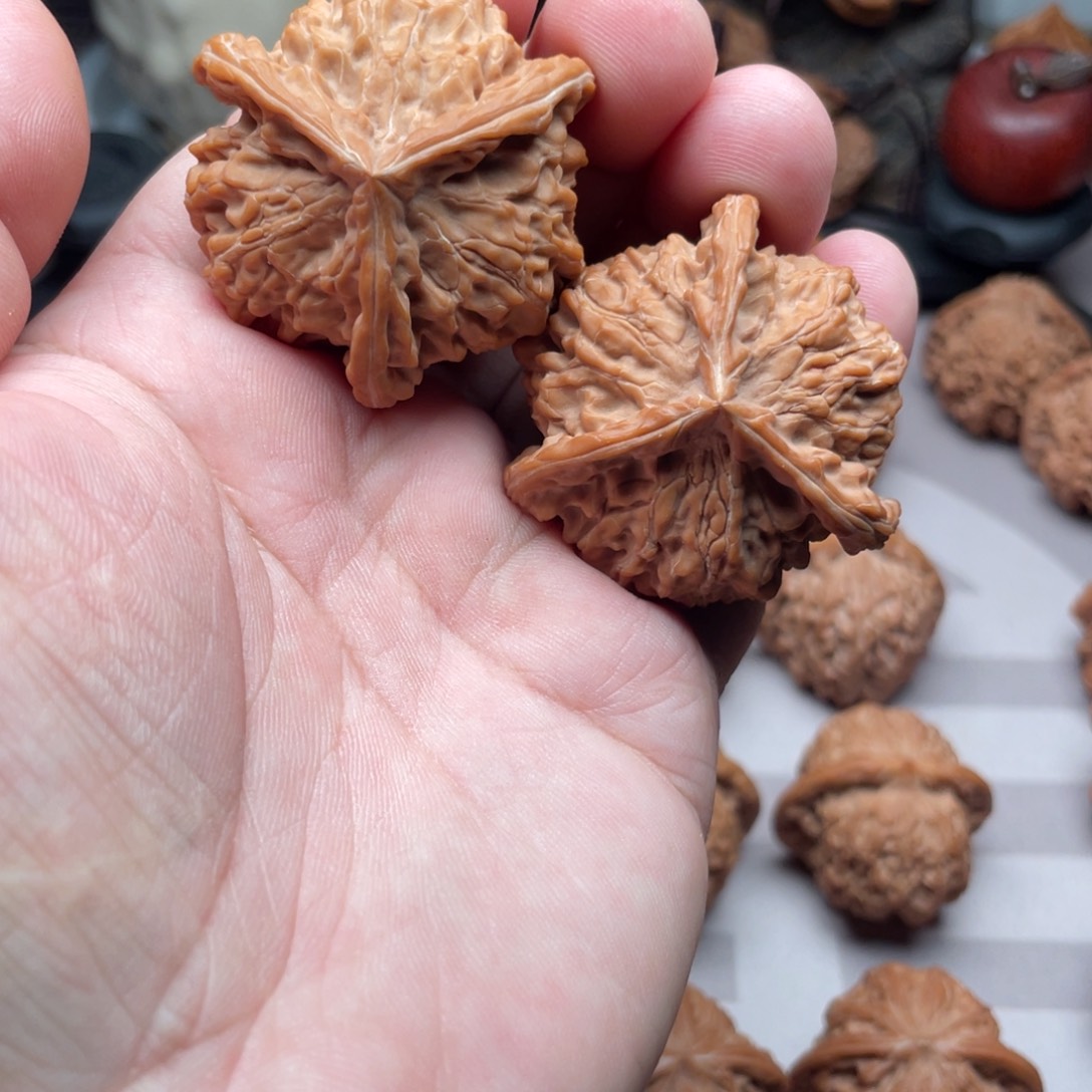 文玩核桃吊坠吃****）三棱