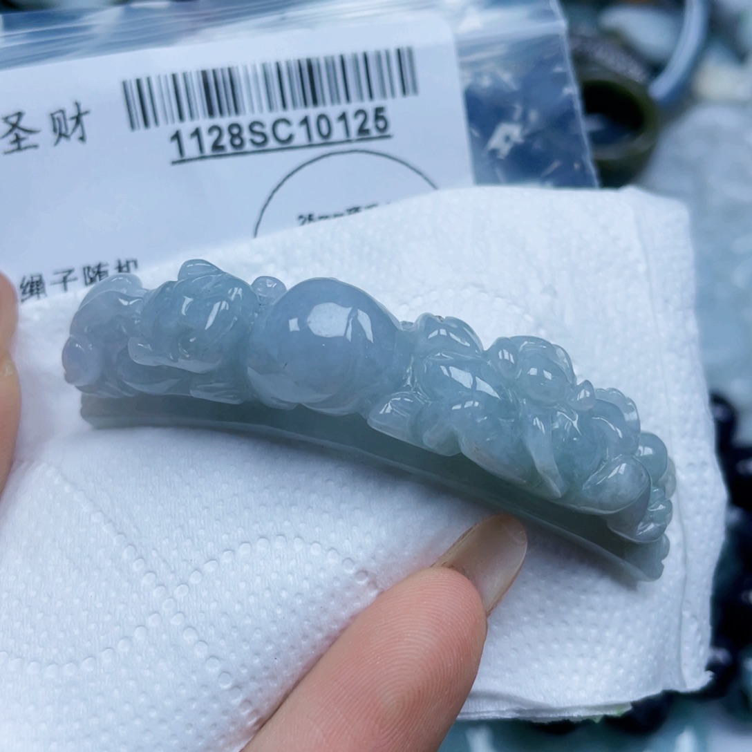 青***霜翡翠未镶嵌吊坠(不含链)