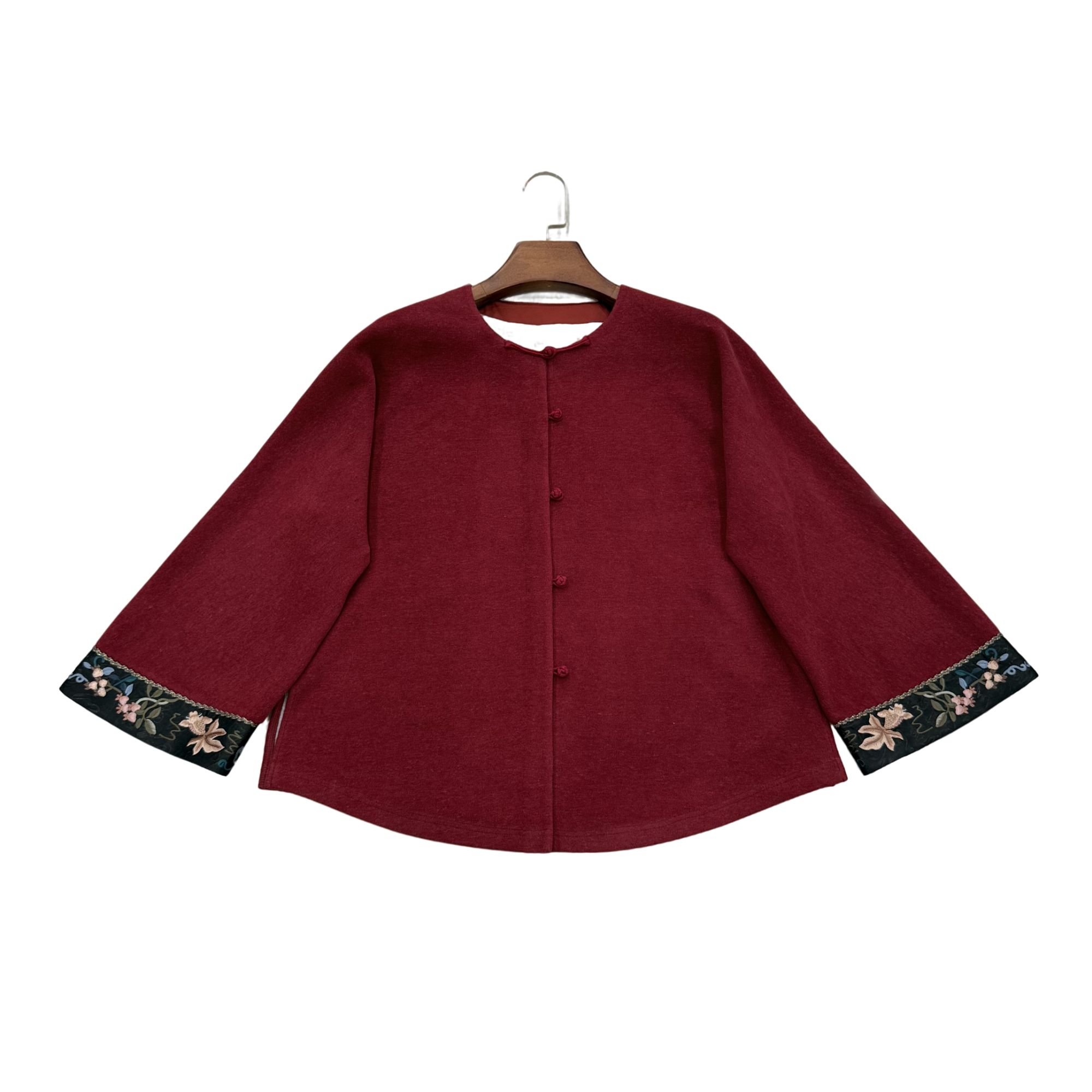 寨优袡【20445】羊绒混纺百搭手推绣姐姐服上衣