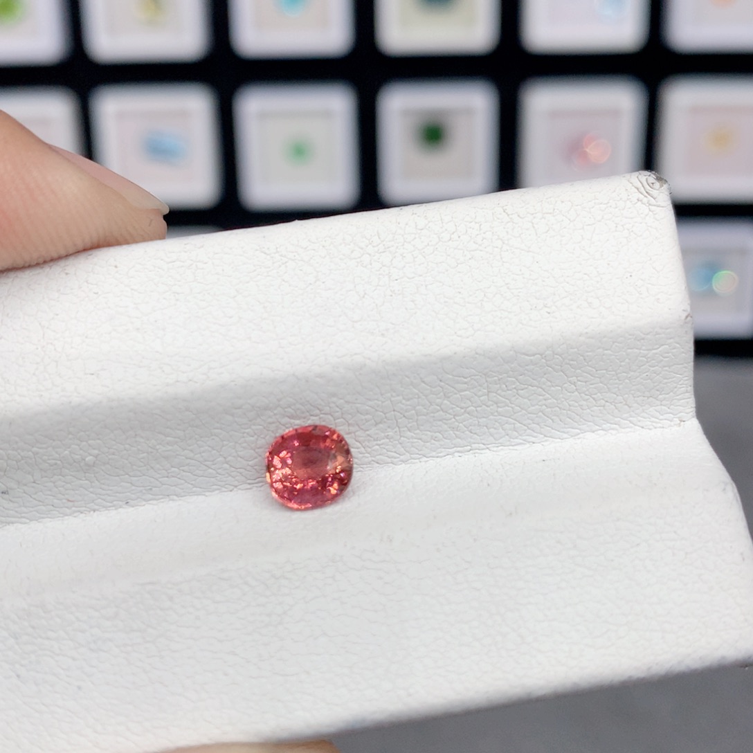 碧玺裸石未镶嵌5.5*6mm粉红色