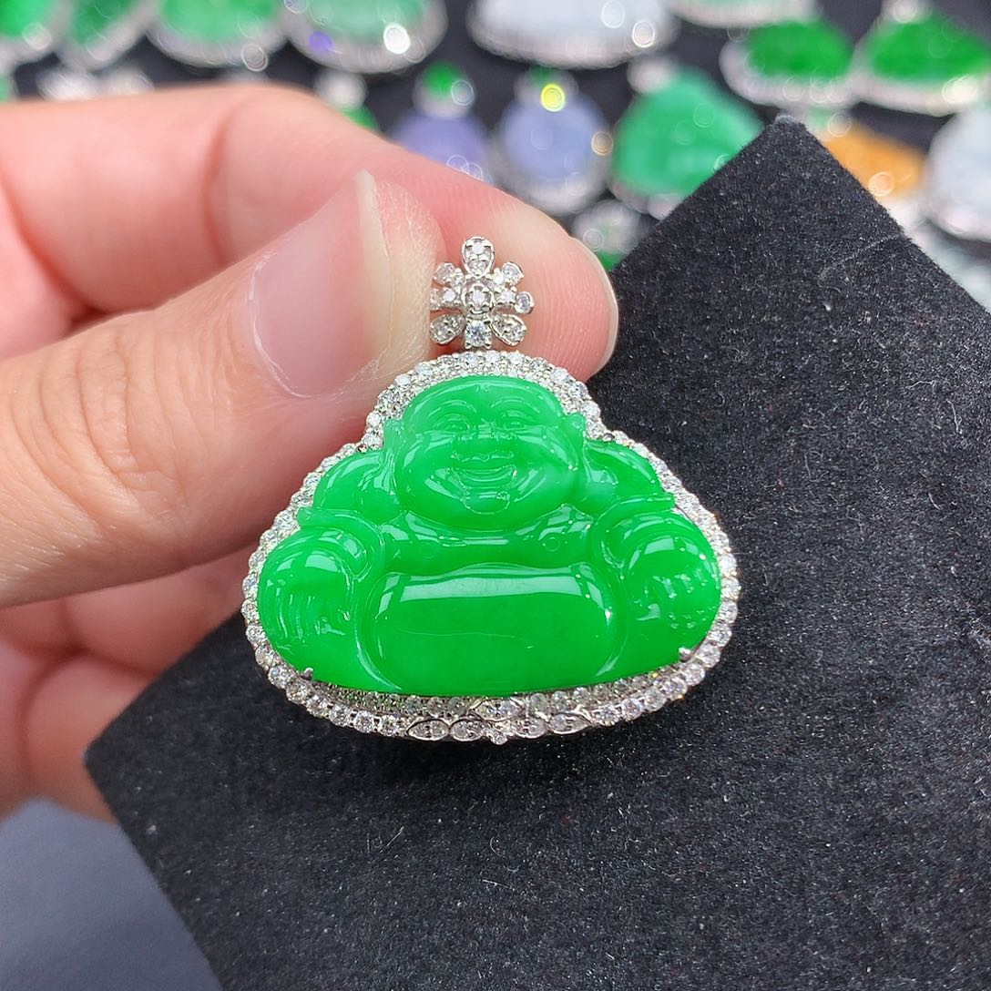 翡翠18K金镶嵌颈饰