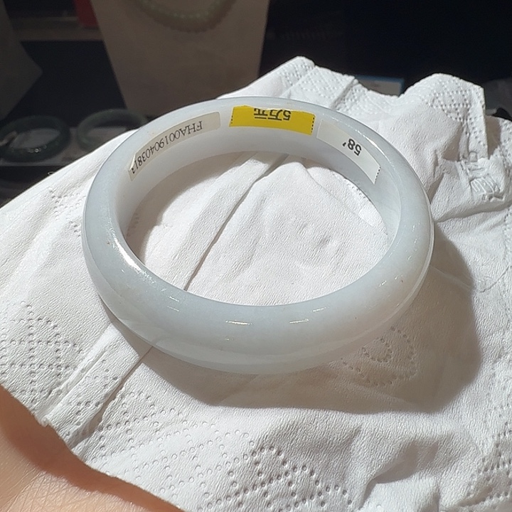 淡***水翡翠手镯未镶嵌翡翠