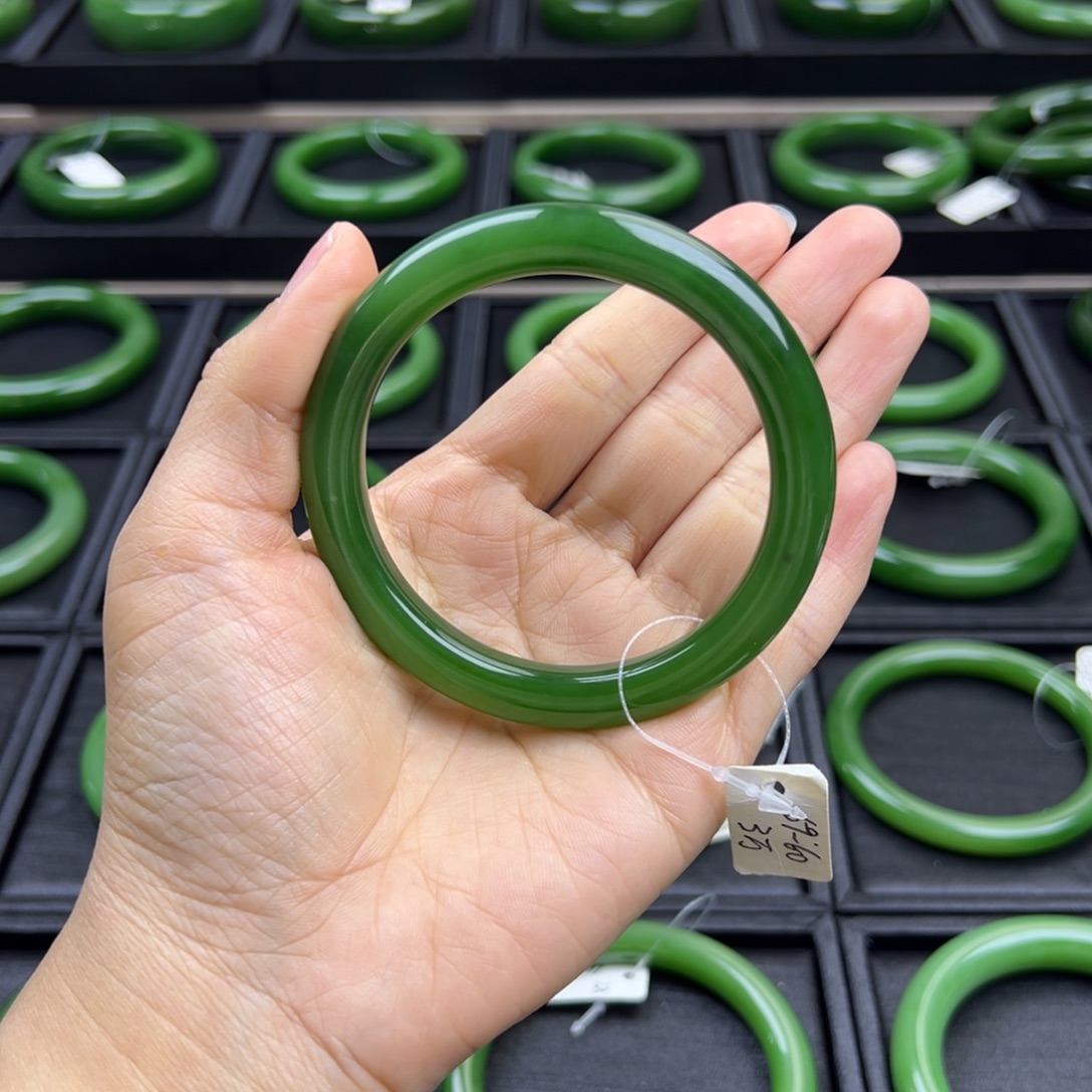 和田玉（碧玉）未镶嵌手镯