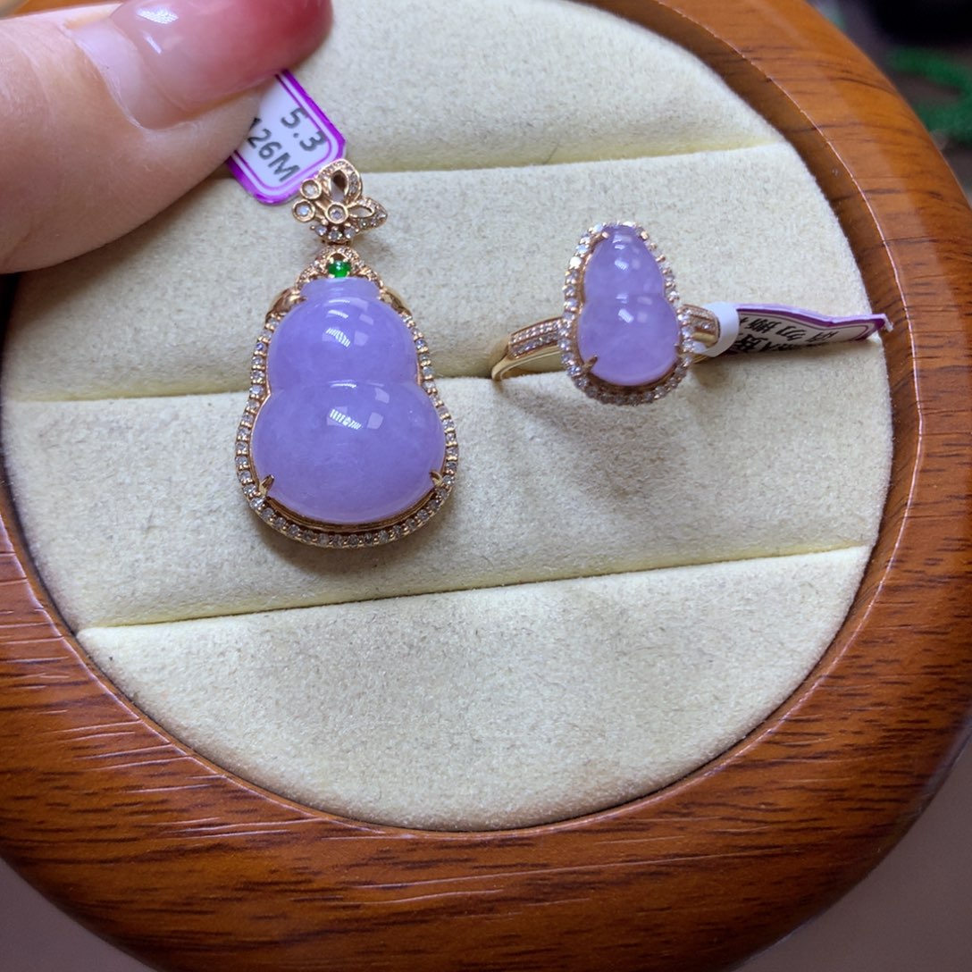 【闪购商品】翡翠18K金镶嵌颈饰2件套