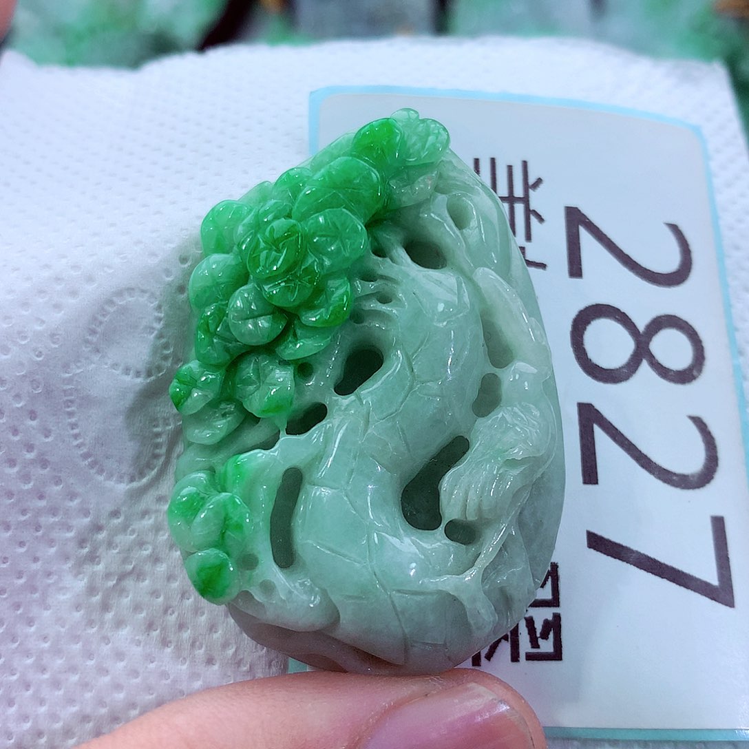 吊坠(不含链)未镶嵌翡翠