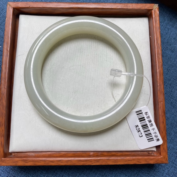 天然和田玉手镯 53