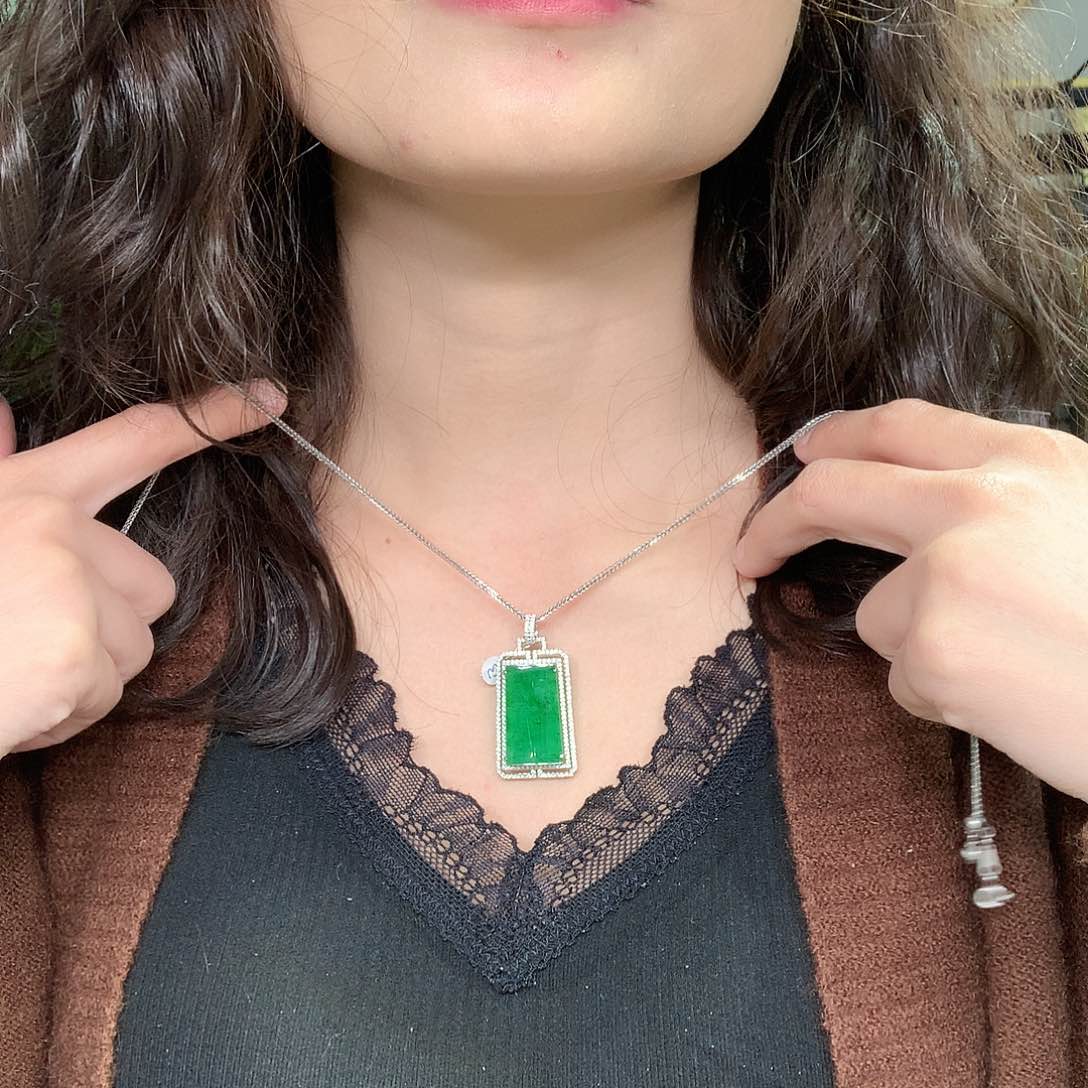 翡翠吊坠(赠链)18K金镶嵌