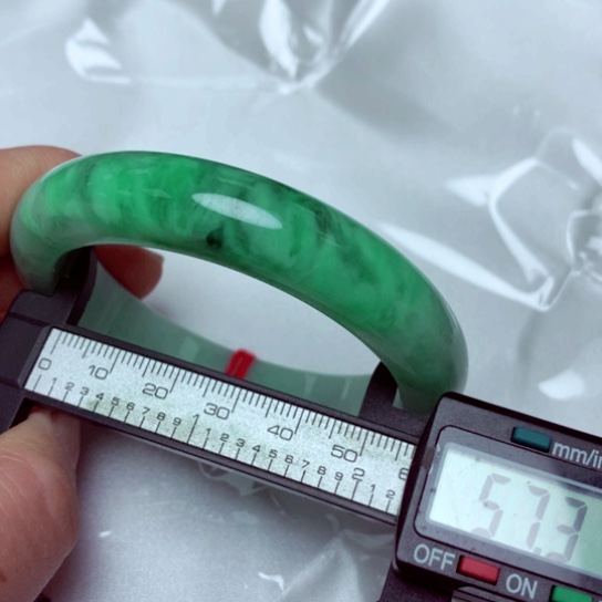 翡翠手镯未镶嵌手镯