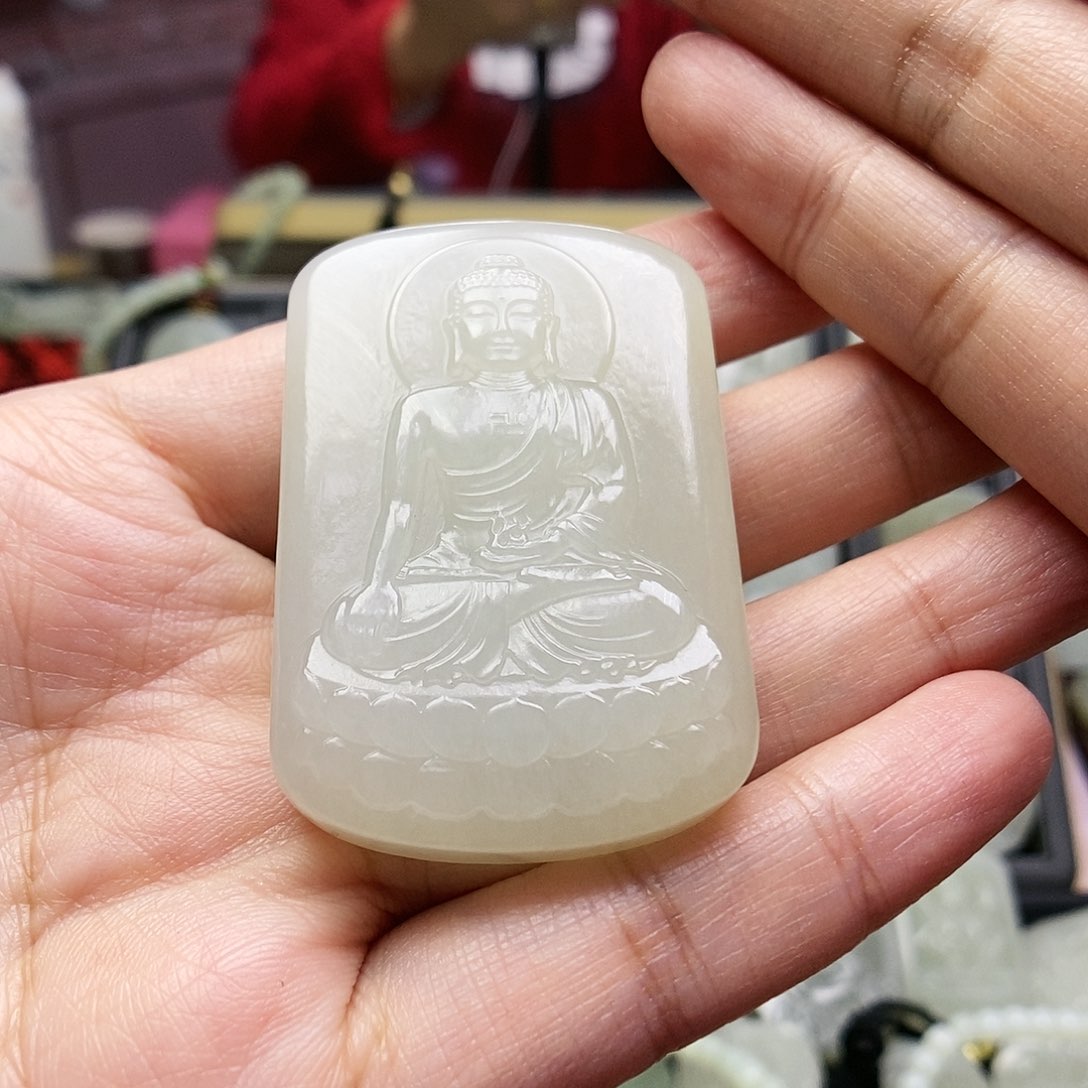 和田玉颈饰未镶嵌努****子