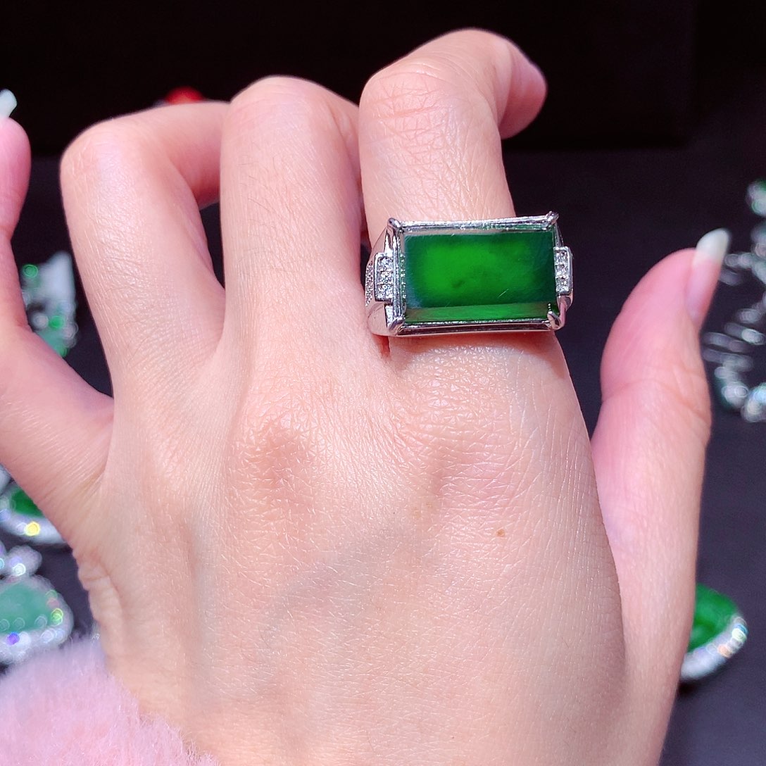 【闪购商品】翡翠吊坠(不含链)未镶嵌