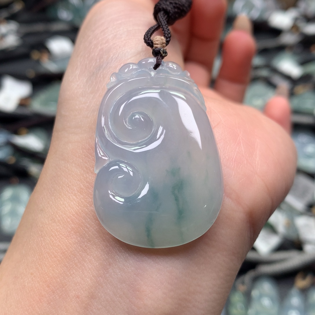 翡翠颈饰未镶嵌如意