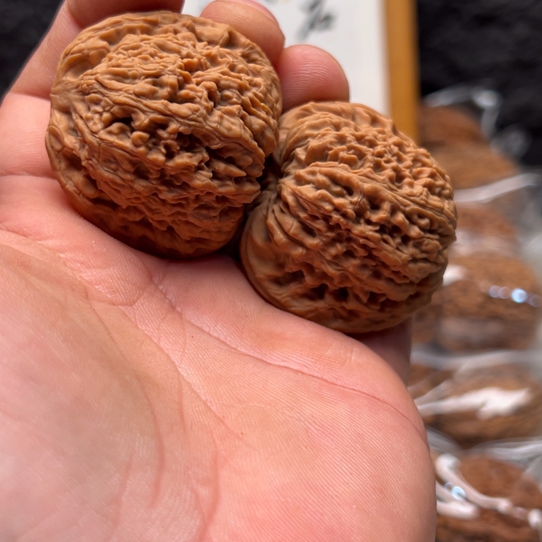 爱***生文玩核桃把件南疆44黄点