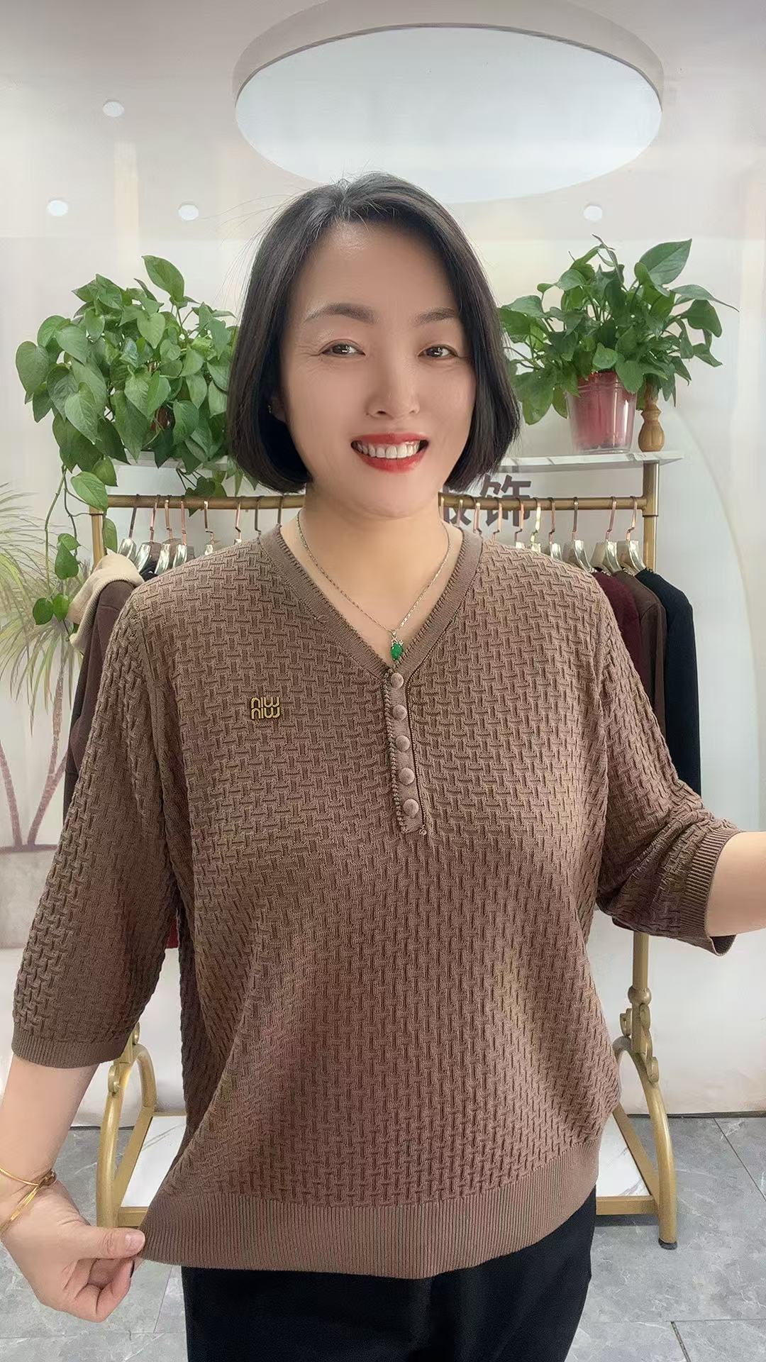 春季新款V领小扣上衣