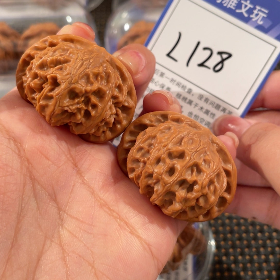 文玩核桃把件L128 宫灯 42+