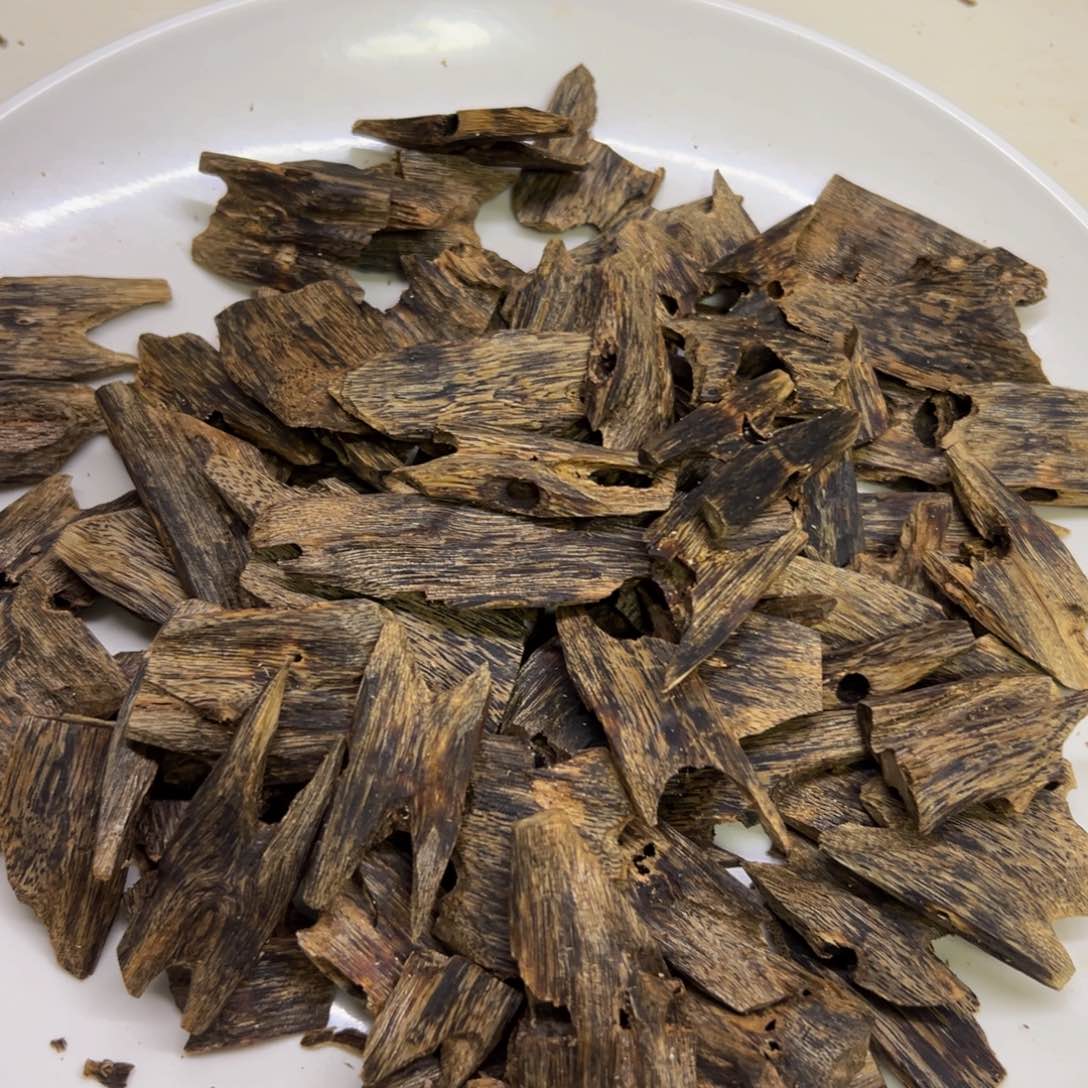 沉香沉香碎屑红金倪高油块料100克