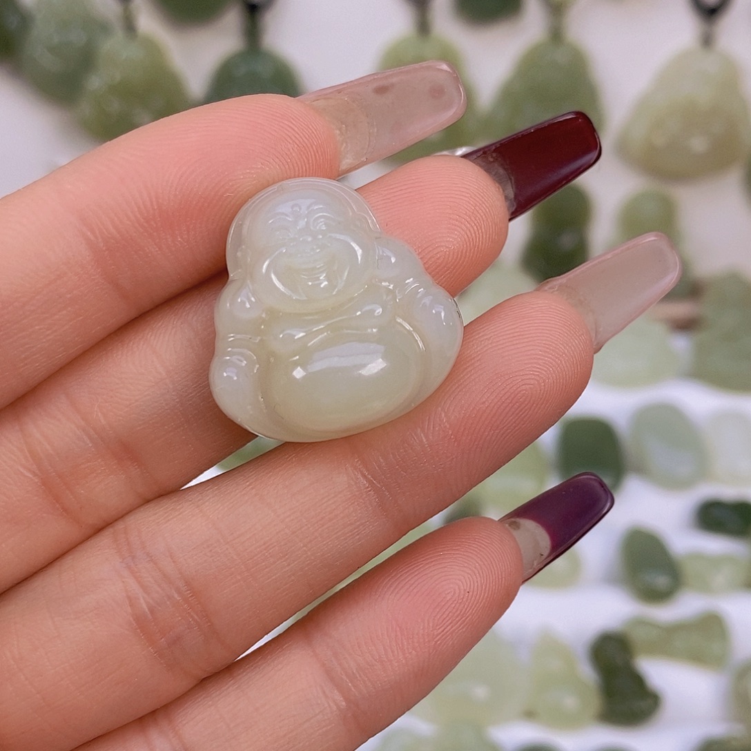 我***周和田玉未镶嵌颈饰