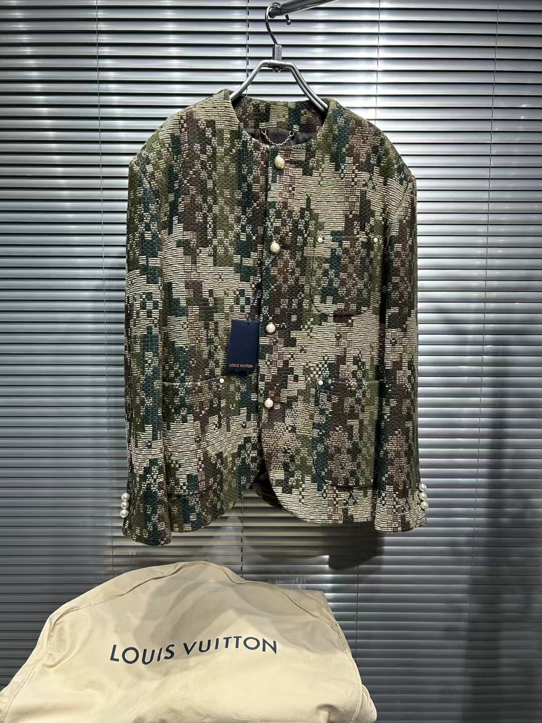 未使用 LouisVuitton/路易威登 菲董迷彩小香风珍珠夹克/48码