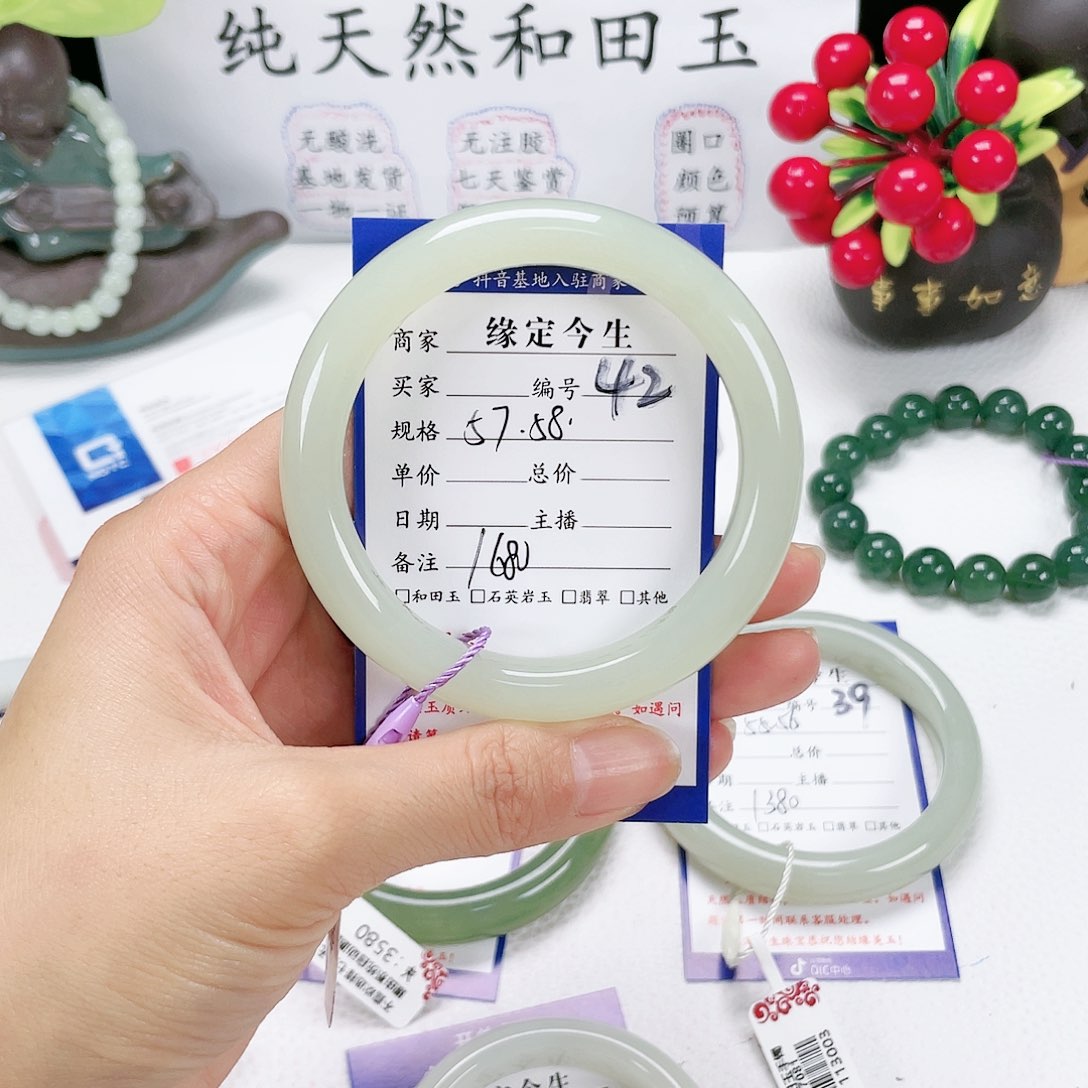 和田玉手镯未镶嵌