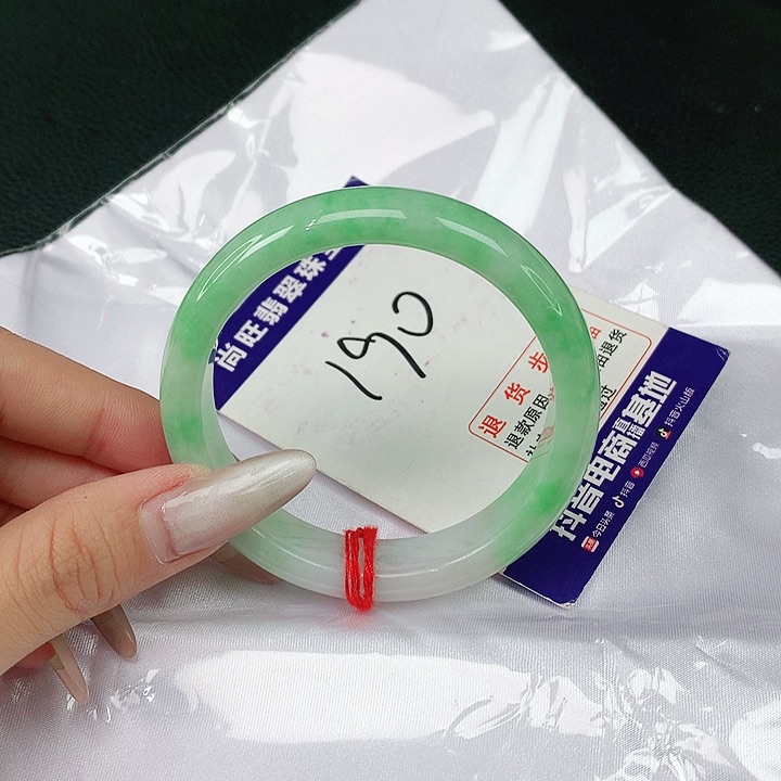 翡翠手镯未镶嵌翡翠12