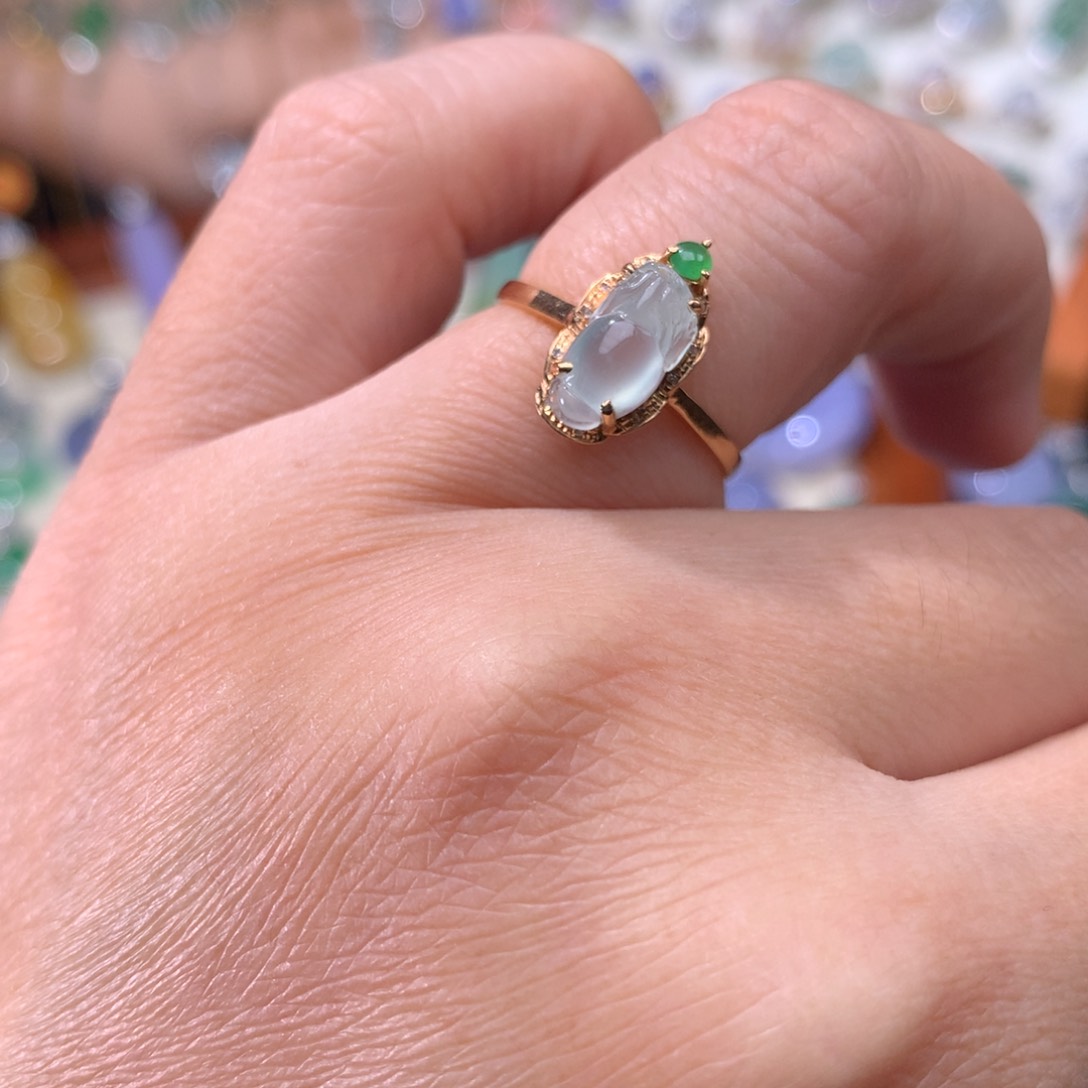 18K金镶嵌戒指翡翠金蟾戒指