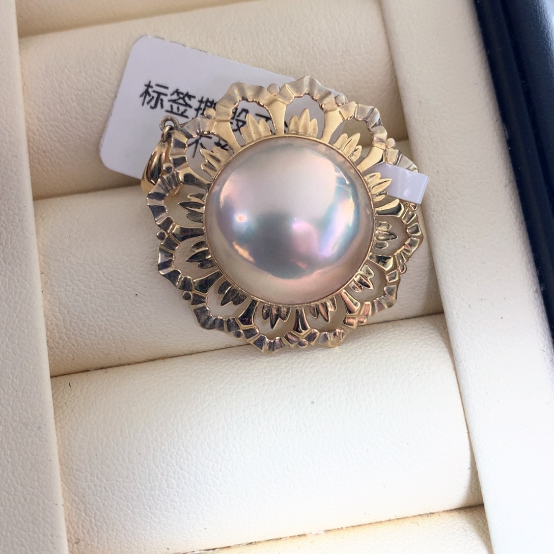 拼合珍珠（马贝珠）颈饰18K金镶嵌