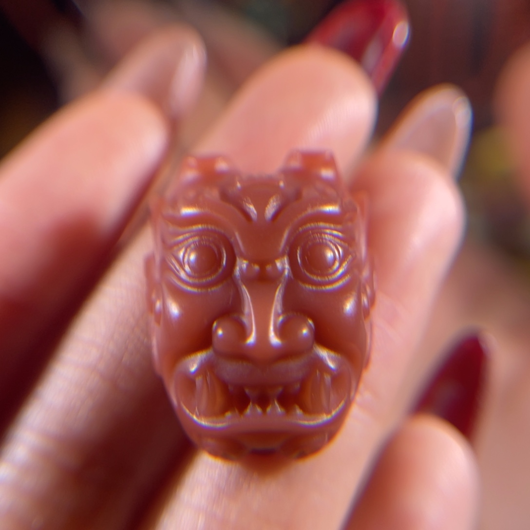 玛瑙/玉髓盐源 守护兽面图腾背云未镶嵌