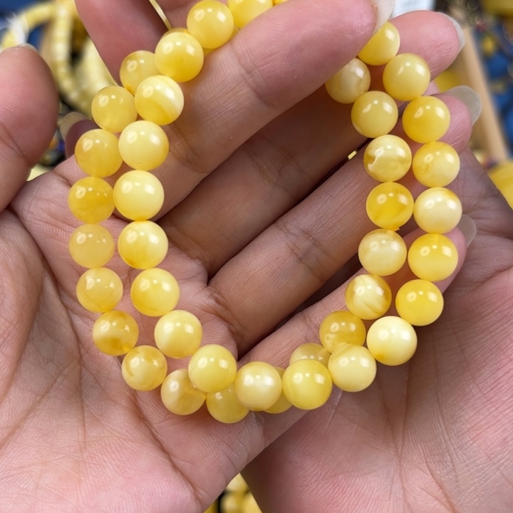 未镶嵌琥珀珠宝奇石琥珀。多样性发其一