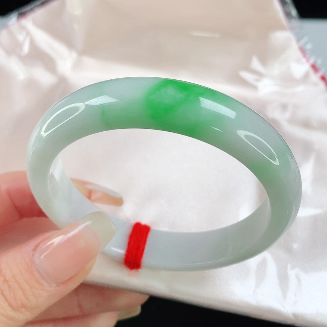 翡翠手镯未镶嵌53圈