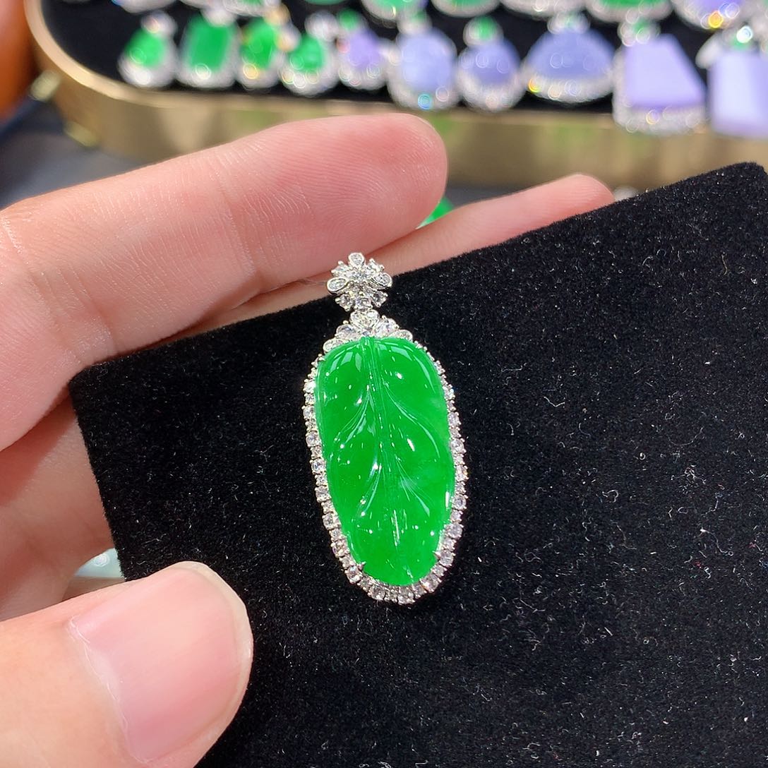 翡翠18K金镶嵌颈饰