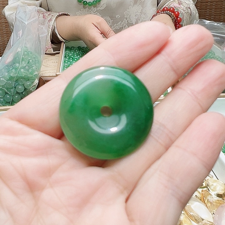 石英质玉颈饰未镶嵌