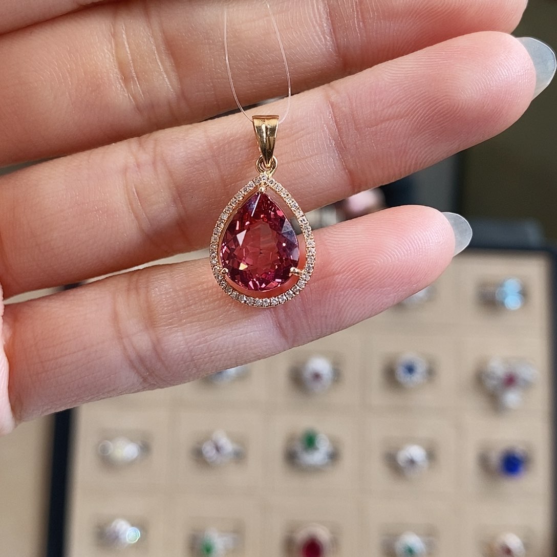 红色碧玺颈饰18K金镶嵌3.945