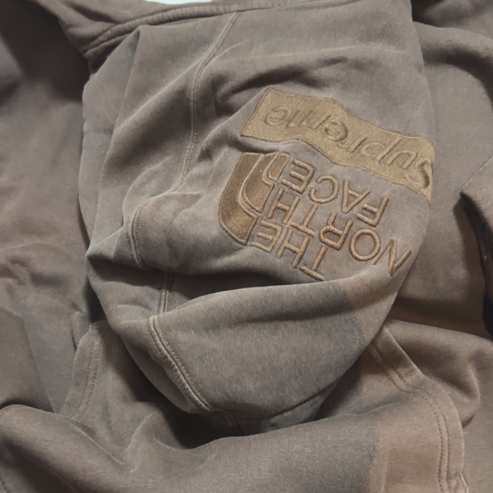 supreme tnf m码棕色连帽卫衣