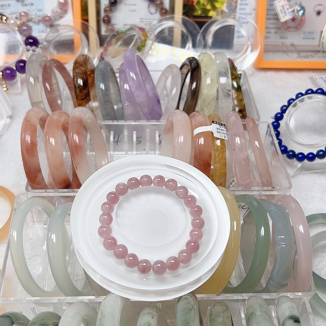 欢****手镯玛瑙/玉髓合金