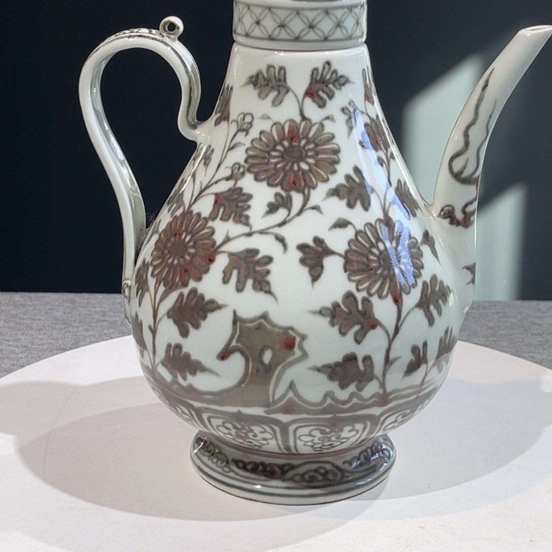 杯泗**发釉里红梨形执壶