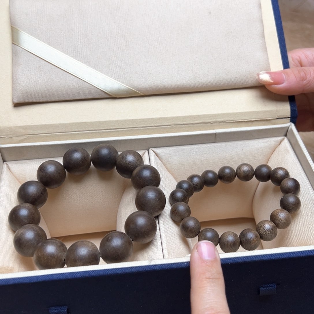 大叶紫檀（黑酸枝木类）