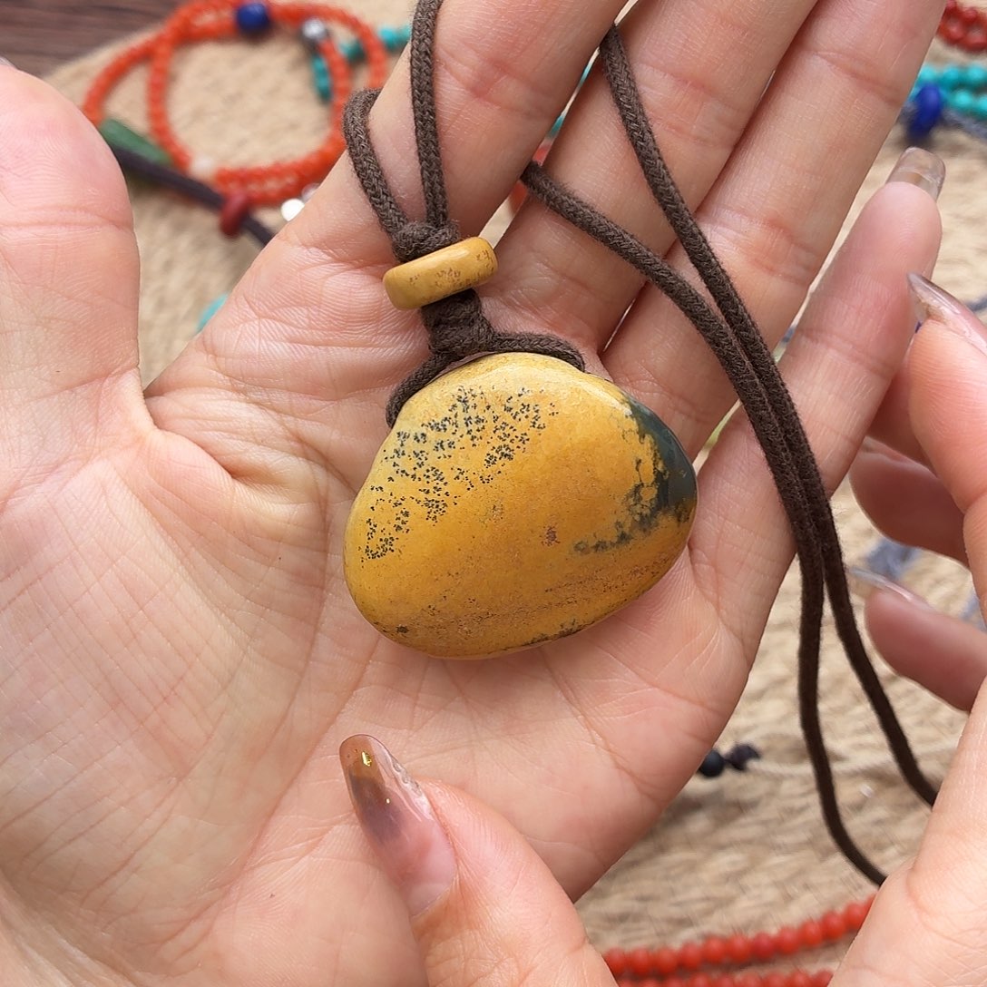 海***使和田玉未镶嵌颈饰