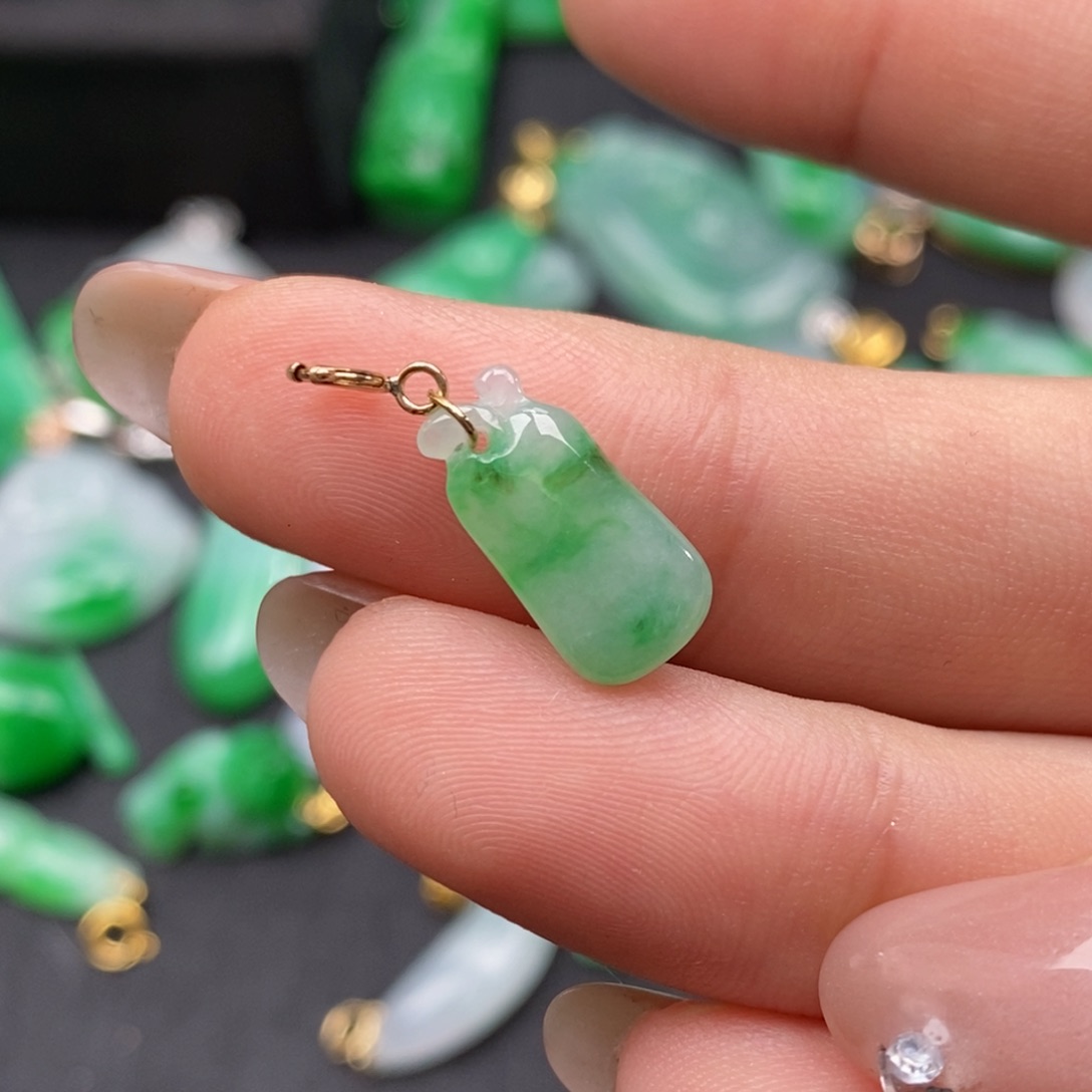 翡翠颈饰18K金镶嵌翡翠