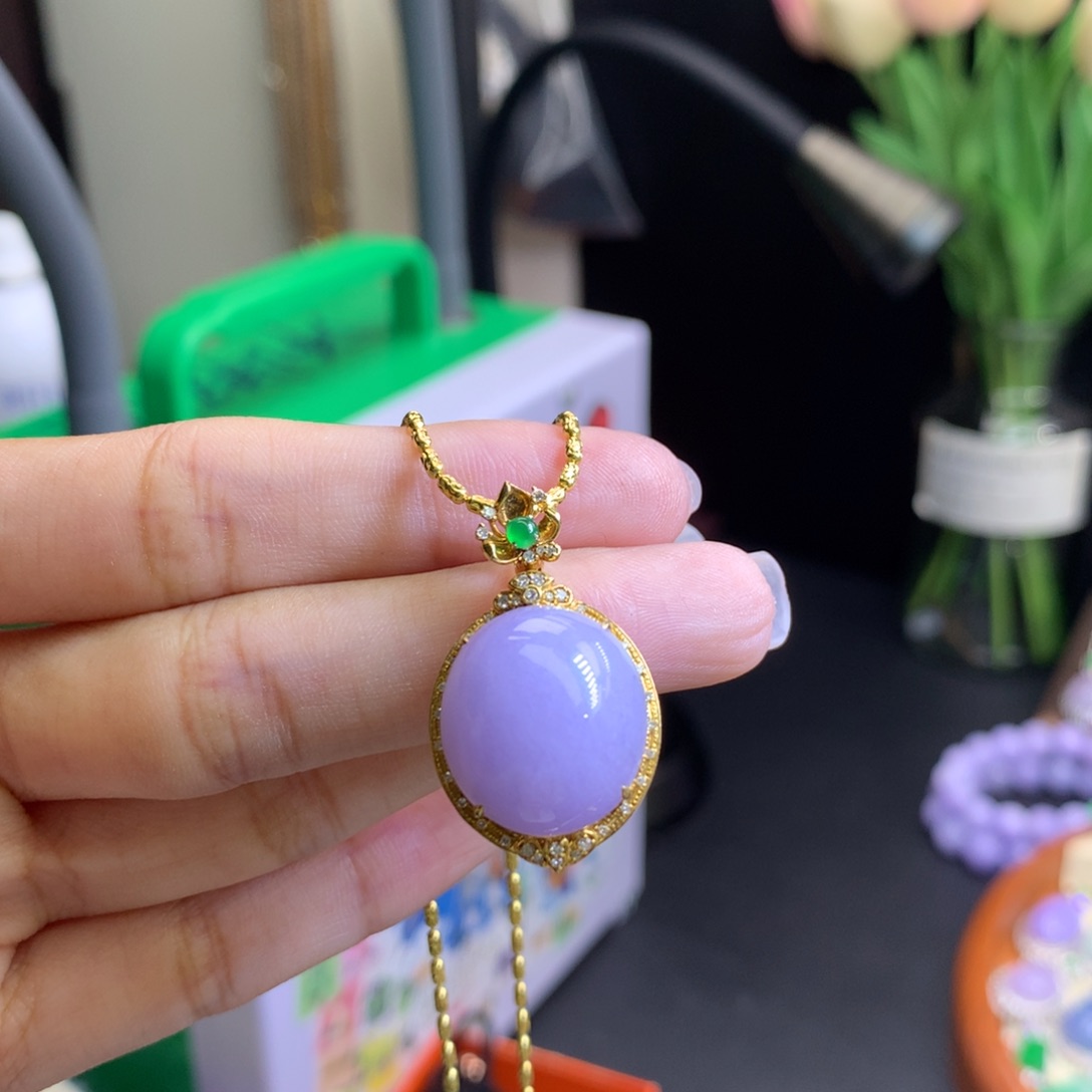 翡翠18K金镶嵌颈饰