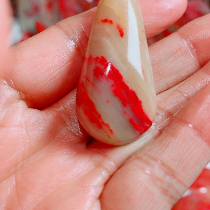 何***子巴林石巴林鸡血吊坠