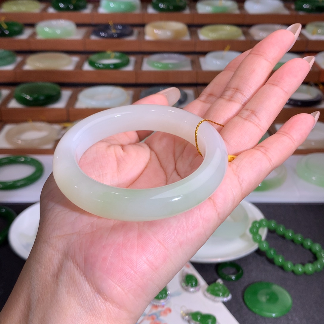 和田玉未镶嵌手镯性价比翠青