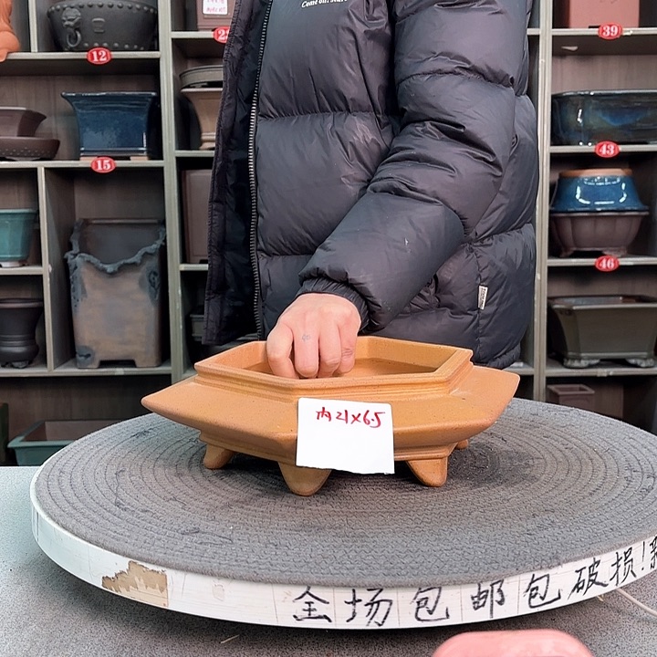 紫砂花盆紫砂的颜色很好看呀