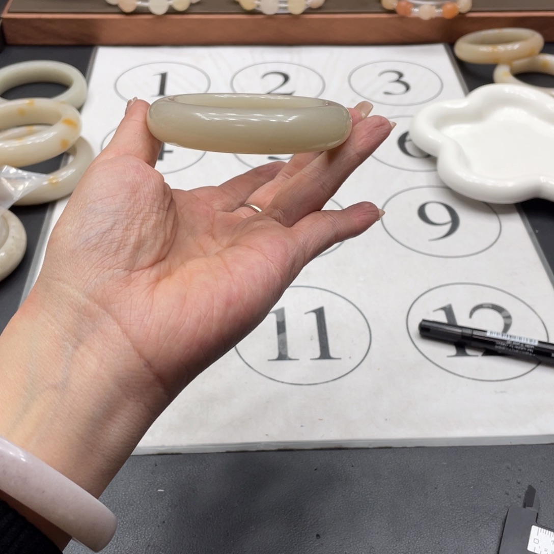 查罗石手镯未镶嵌N****?